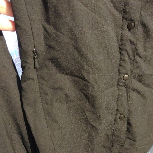 Columbia Women's Black Button Down Long Sleeves Shirt - Picture 9 of 17